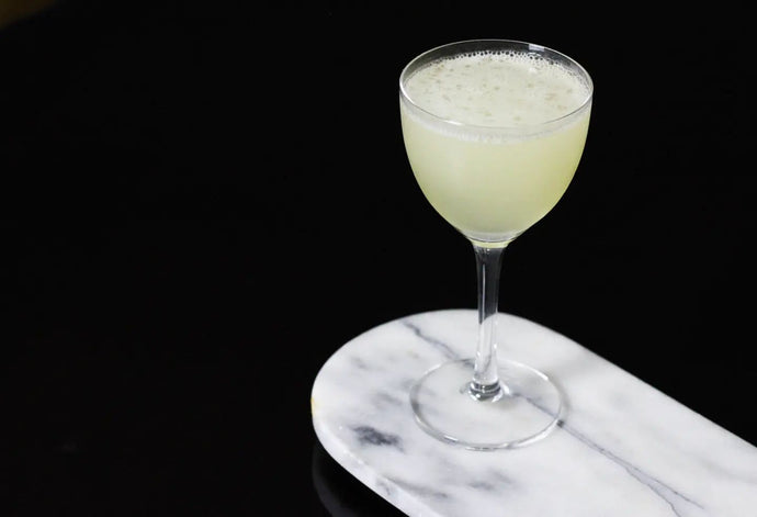 𝐈𝐧𝐬𝐞𝐩𝐚𝐫𝐚𝐛𝐥𝐞 𝐏𝐞𝐚𝐫⁣⁣ Baijiu Cocktail