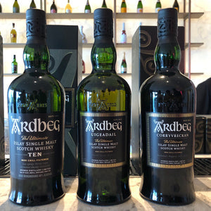 经典阿德培 (Ardbeg) 三重奏： Uigeadail、Corryvreckan 和 Ardbeg Ten